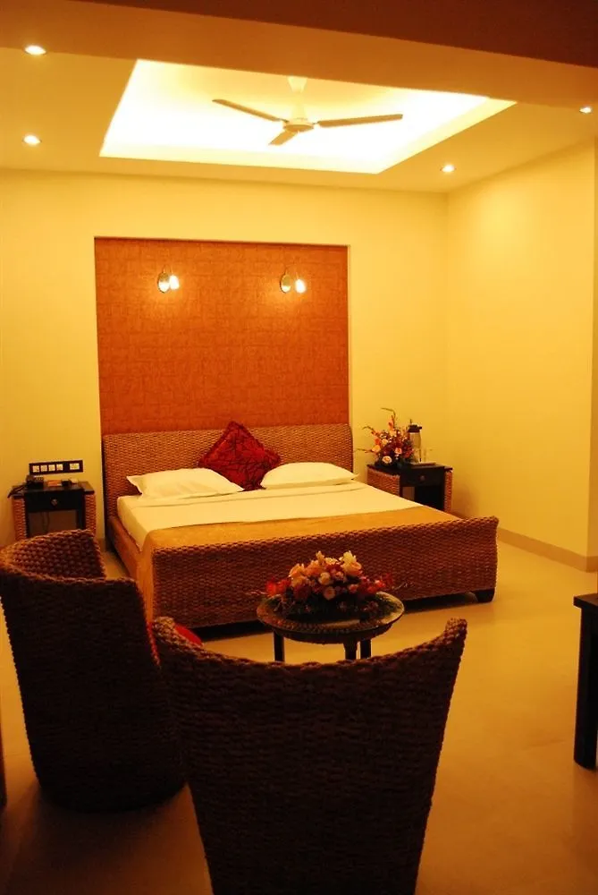 Country Spa Wellness Beach Resort Kovalam Hotel