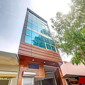 Oyo 82107 Vivaan Residency New Delhi
